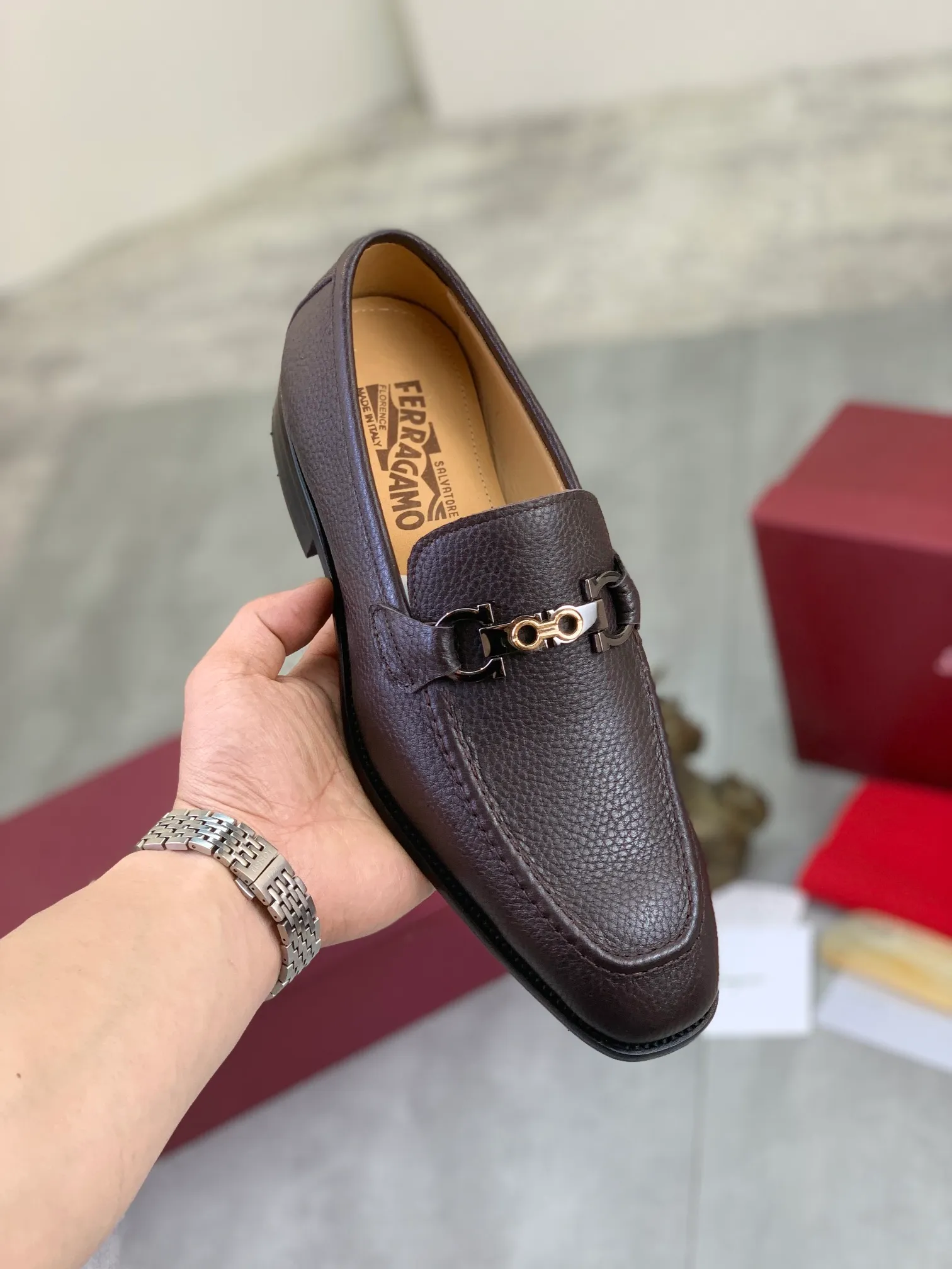 Men's Men's Shoes 💰P460💰[New Style] Water-dyed Niuli 🆘[Salvatore Ferragamo] Ferragamo's latest casual business leather shoes for men! Available at counters simultaneously! The fabric is made of specially imported original pebbled calfskin, and the lining is made of imported water-dyed cowhide. It is absolutely luxurious and leads the fashion trend. Matching code: 38-47 black and brown optional